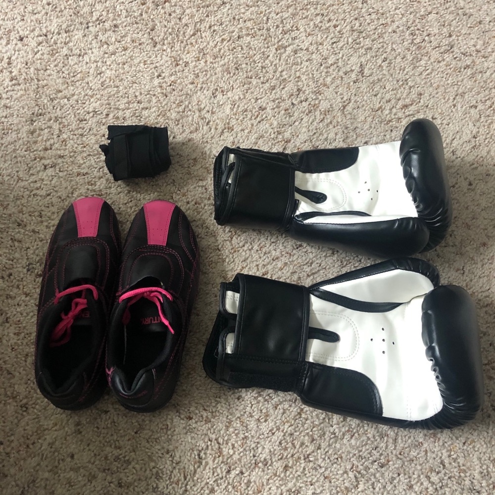 Boxing Bundle - Shoes, Gloves and hand Wrap